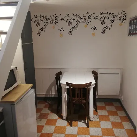 P'tite Maison Atypique Avec Terrasse Hébergement de vacances *