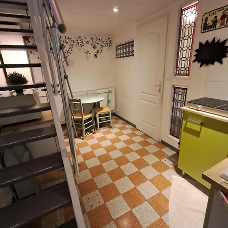 P'tite Maison Atypique Avec Terrasse Casa de Férias *